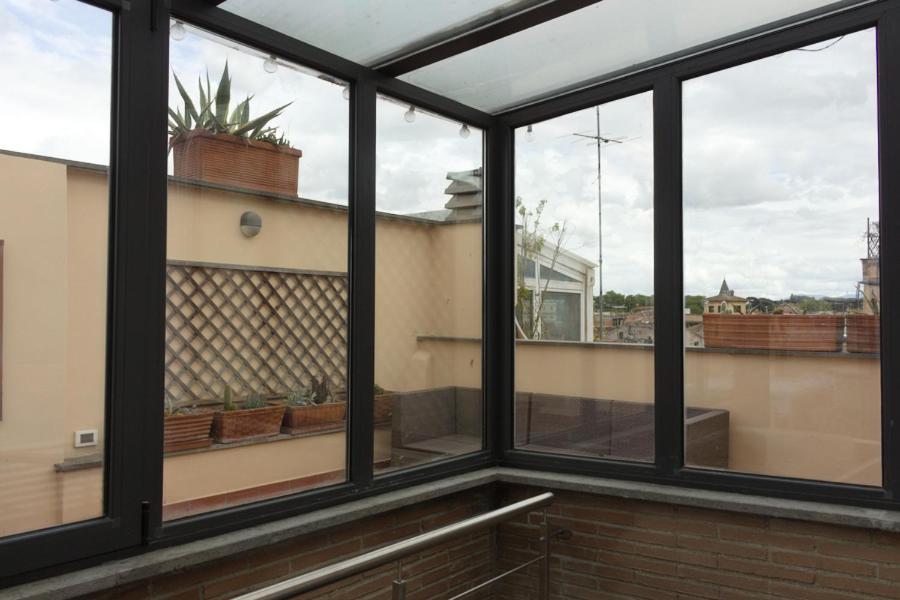 Stylish Penthouse With Terrace In Trastevere Rom