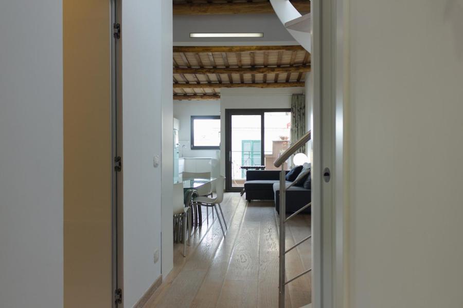 Stylish Penthouse With Terrace In Trastevere Rom