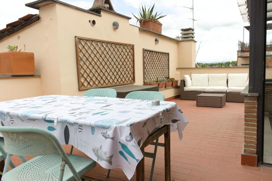 Stylish Penthouse With Terrace In Trastevere Rom